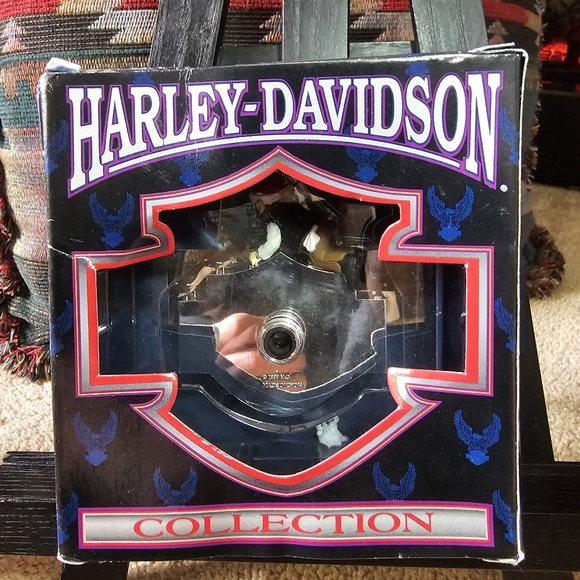VTG HARLEY DAVIDSON Christmas Collection Elf On Harley Emblem Sign Ornament 1999 - Picture 2 of 2
